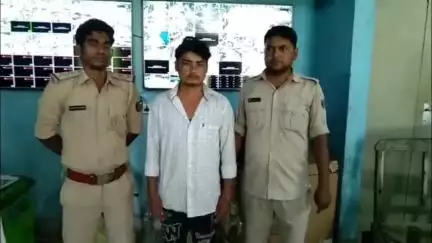 सिंघेश्वर: मेला ग्राउंड से 10 लीटर देशी शराब के साथ एक व्यक्ति गिरफ्तार, बाइक ज़ब्त