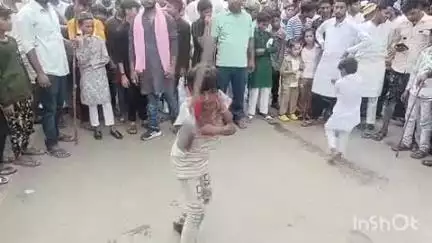टूंडला: नगर के स्टेशन रोड पर मोहर्रम के अवसर पर निकाला गया जुलूस