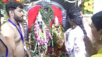 నిజామాబాద్ సౌత్: తొలి ఏకాదశి సందర్భంగా నగరంలోని విఠలేశ్వర ఆలయానికి పోటెత్తిన భక్తులు