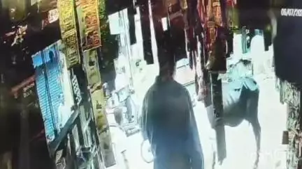 कोल: जयगंज में गाड़ी खड़ी करने को लेकर दो समुदाय के दो युवकों में हुई मारपीट, घटना CCTV में कैद
