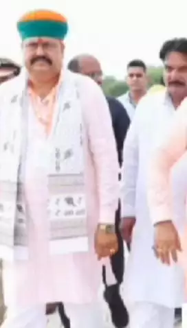 बानसूर: बानसूर में मुख्यमंत्री भजनलाल शर्मा की सभा के दौरान कोटपूतली के विधायक हंसराज पटेल का कथित अपमान सामने आया