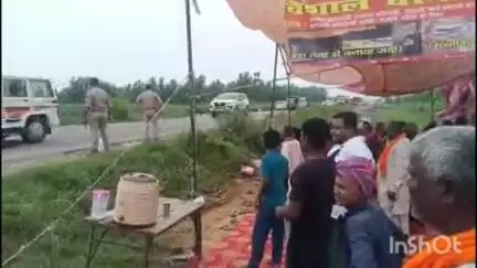 बिजनौर: जिले में एक दिवसीय दौरे पर पहुंचे डिप्टी सीएम केशव प्रसाद मौर्य, पुलिस ने धरना दे रहे लोगों के पास बढ़ाई सुरक्षा