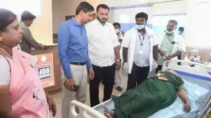 திருச்செந்தூர்: சுப்பிரமணியசாமி கோவில் குடமுழுக்கு விழா முன்னிட்டு அமைக்கப்பட்டுள்ள 24 மணி நேர இலவச அவசர சிகிச்சை மையம் ஆட்சியர் பார்வையிட்டார்