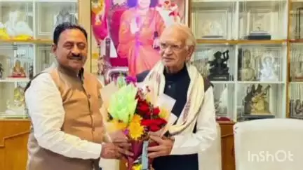 चाकूर: आषाढी एकादशीचे औचित्य साधून सहकार मंत्री पाटील यांनी माजी केंद्रीय गृहमंत्री शिवराज पाटील चाकूरकर यांची निवासस्थानी भेट