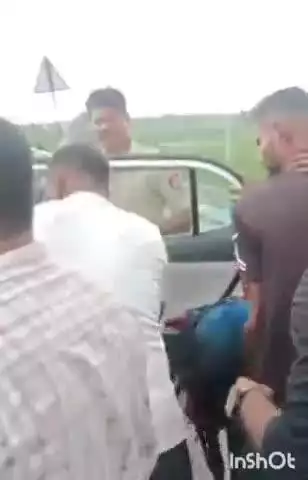 आगरा: मनकेड़ा पुल के पास ट्रक ने बाइक सवार दो लोगों को मारी टक्कर, दोनों गंभीर रूप से घायल, एक व्यक्ति का पैर धड़ से अलग