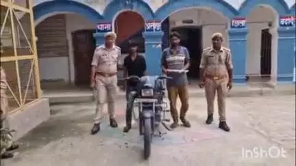 दातागंज: अलापुर पुलिस ने एक व्यक्ति को अवैध असलहे और दो अभियुक्तों को चोरी की मोटरसाइकिल के साथ गिरफ्तार किया