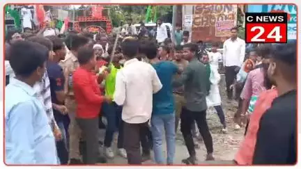 उत्तर प्रदेश: उत्तर प्रदेश कुशीनगर में दो समुदाय के लोग आपस में  जमकर हुआ हंगामा