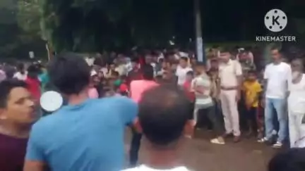 পুরুলিয়া ২: মহরম উপলক্ষে সান্ধ্যকালীন লাঠি খেলার আসরে দর্শকদের ব্যাপক ভিড় মফস্বল থানার চেপডা গ্রামে