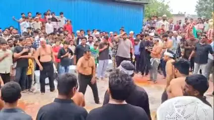 परभणी: पंजे गल्ली येथे मोहरम यौम-ए-आशूरा निमित्त शिया मुस्लिम बांधवांच्या वतीने भव्य मातमी जुलूस काढण्यात आला