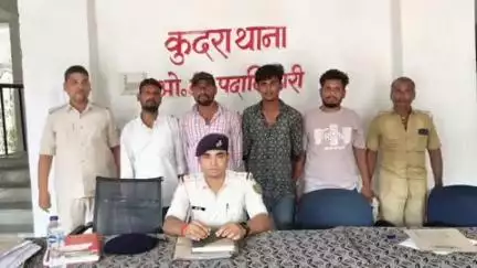 कुदरा: हत्या के प्रयास के आरोप में कुदरा पुलिस ने कुदरा थाना क्षेत्र के देवस डीहरा गांव से चार लोगों को किया गिरफ्तार