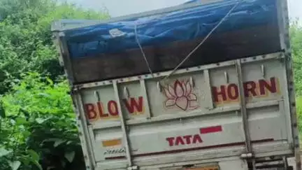 जामा: सेजाकोड़ा गांव के पास प्रतिबंधित मांस से भरी पिकअप वैन ज़ब्त, दो गिरफ्तार