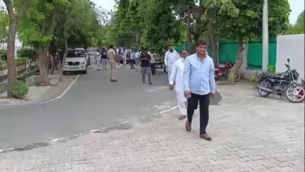 नूह: 9 गांवों के किसानों ने नूंह उपायुक्त को सौंपा ज्ञापन, कहा- कुछ बाहरी लोग माहौल खराब कर रहे हैं