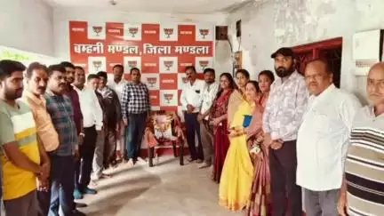 मंडला: बम्हनी बंजर में मनाई गई डॉ. श्यामा प्रसाद मुखर्जी की जन्म जयंती, नगर परिषद अध्यक्ष मीना हरदहा रहीं उपस्थित