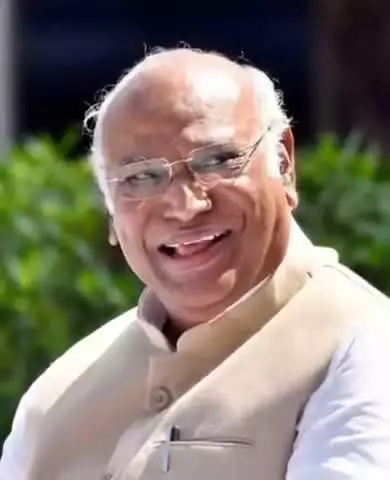 रायपुर: कांग्रेस के राष्ट्रीय अध्यक्ष किसान जवान संविधान सभा में शामिल होने के लिए कल रायपुर आ रहे हैं