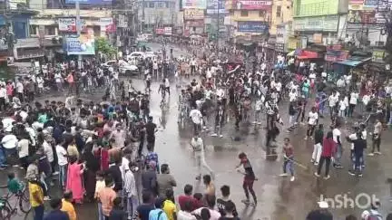 বারাসাত ১: মহরম উপলক্ষে তরোয়াল নিয়ে শোভাযাত্রার ঘটনায় বারাসাতে সরব বিজেপি থেকে  কংগ্রেস