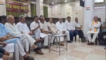 सहारनपुर: सर्वदलीय संघर्ष समिति की रेलवे रोड स्थित व्यापार भवन में गृहकर वृद्धि के खिलाफ हुई बैठक, आंदोलन किया गया स्थगित