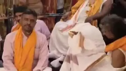 देवशयनी एकादशी के मौके पर श्री राम जन्मभूमि तीर्थ क्षेत्र के अध्यक्ष महंत नृत्यगोपाल दास ने रामलला का दर्शन पूजन किया