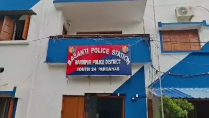ক্যানিং ১: বাসন্তীতে কীটনাশক খেয়ে মৃত্যু গৃহবধূর, পারিবারিক অশান্তির জেরে আত্মহত্যা বলে অনুমান