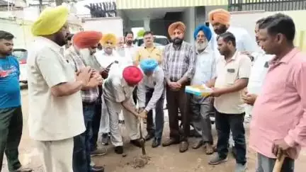 ਖੰਨਾ: ਖਬਰ ਦਾ ਅਸਰ- ਗੋਦਾਮ ਰੋਡ ਦੇ ਵਾਸੀਆਂ ਦੀਆਂ ਮੁਸ਼ਕਲਾਂ ਦਾ ਹੋਇਆ ਹੱਲ ,ਮੰਤਰੀ ਸੌੰਦ ਦੇ ਪਿਤਾ ਨੇ ਕੀਤਾ ਵਿਕਾਸ ਕਾਰਜਾਂ ਦਾ ਉਦਘਾਟਨ #jansamasya
