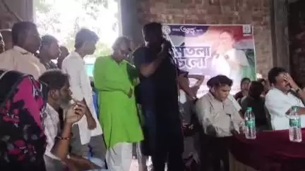 জয়নগর ১: 21 জুলাইয়ের কর্মসূচিকে সামনে রেখে মায়া হাওরি গ্রামে আয়োজিত তৃণমূলের প্রস্তুতি সভা, উপস্থিত বিধায়ক