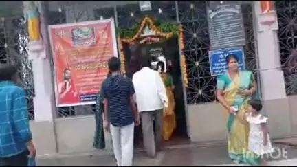 వనపర్తి: తొలి ఏకాదశి పర్వదినం సందర్భంగా శ్రీ వెంకటేశ్వర స్వామి ఆలయంలో ప్రత్యేక పూజ కార్యక్రమాలు