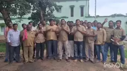 ବୀରମହାରାଜପୁର: ଉଲୁଣ୍ଡା କଲେଜ ପଡିଆ ନିକଟରେ ବ୍ଲକ ଡ୍ରାଇଭର ମହା ସଂଘର ସାଧାରଣ ବୈଠକ ଅନୁଷ୍ଠିତ, ଆସନ୍ତା 8 ରୁ ଷ୍ଟିୟରିଂ ଛାଡ ଆନ୍ଦୋଳନ ନିଷ୍ପତ୍ତି