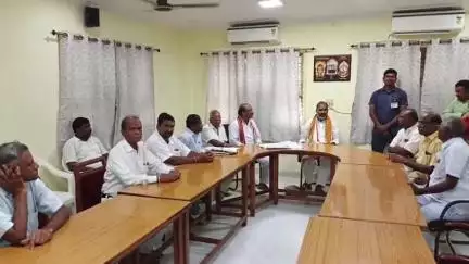 సిరిసిల్ల: జిల్లా సీనియర్ సిటిజన్ అసోసియేషన్‌కు డే కేర్ సెంటర్‌ను అప్పగించాలని ప్రభుత్వ విప్ ఆది శ్రీనివాస్‌కు వినతి