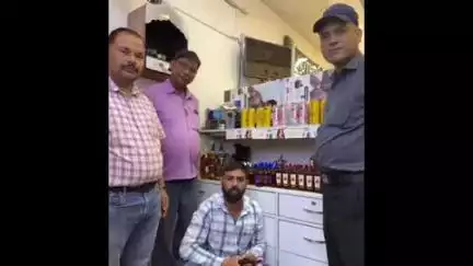 हरिद्वार: पुराना रानीपुर मोड़ पर दूध की डेयरी और मोबाइल शॉप में बिक रही थी अवैध शराब, आबकारी विभाग ने 2 आरोपियों को किया गिरफ्तार