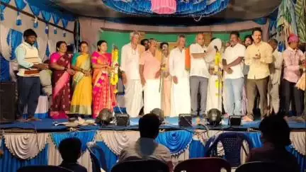 ಕುಕನೂರ: ಬಿನ್ನಾಳ ಗ್ರಾಮದ ಮೊಹರಂ ಸಾಂಸ್ಕೃತಿಕ ಸಂಭ್ರಮದಲ್ಲಿ ಸಂತ ಶಿಶುನಾಳ ಶಿವಯೋಗಿ ನಾಟಕ ಪ್ರದರ್ಶನಕ್ಕೆ ಚಾಲನೆ