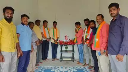 సిరిసిల్ల: గంభీరావుపేట మండల కేంద్రంలో బీజేపీ ఆధ్వర్యంలో డాక్టర్ శ్యామ్‌ ప్రసాద్ ముఖర్జీ జయంతి వేడుకలు నిర్వహణ