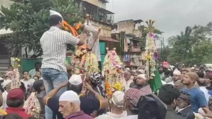 सातारा: शहरात मोहरमनिमित्त मौला अली दर्ग्यापासून मानाच्या पंज्यांची मिरवणूक