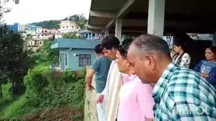 अल्मोड़ा: विवेकानंदपुरी वार्ड का महापौर और सीडीओ ने किया संयुक्त निरीक्षण, स्थानीय समस्याएं सुनकर निस्तारण का दिया आश्वासन
