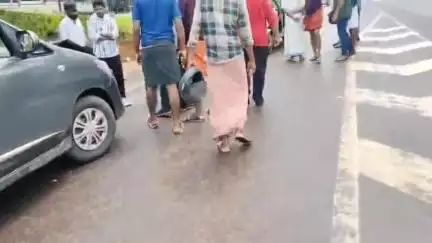 മണ്ണാർക്കാട്: കൊടക്കാട് സെന്ററിൽ കാൽനട യാത്രക്കാരനെ കാർ ഇടിച്ച് തെറിപ്പിച്ചു