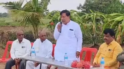 ತಿಕೋಟಾ: ಇಟ್ಟಂಗಿಹಾಳದಲ್ಲಿ ಕ್ಷೇತ್ರೋತ್ಸವ ಕಾರ್ಯಕ್ರಮ, ರೈತರಿಗೆ ಭೂಮಿ ಮಹತ್ವದ ಜೊತೆಗೆ ಡ್ರ್ಯಾಗನ್ ಹಣ್ಣಿನ ಬೆಳೆ ಕುರಿತು ಜಾಗೃತಿ
