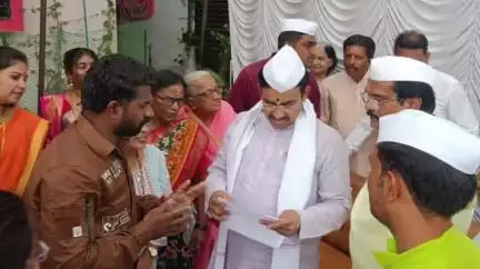 भंडारा: शहरातील प्रभाग क्रमांक १४ मध्ये अशुद्ध पाणीपुरवठा, नवीन पाईपलाईन तात्काळ सुरू करण्याचे स्थानिकांचे आमदार फुकेंना निवेदन