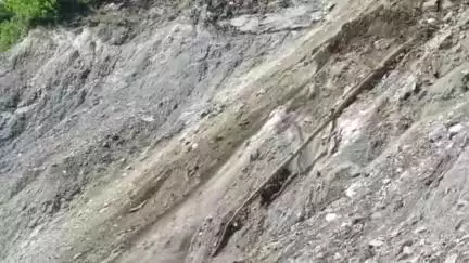 चमोली: बदरीनाथ राष्ट्रीय राजमार्ग प्रथा डीप के पास यातायात सुचारू, पहाड़ी से मलबा आने से हुआ था बाधित