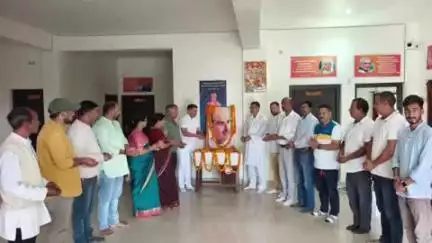 चम्पावत: भाजपा कार्यालय में धूमधाम से मनाई गई जन संघ के संस्थापक डॉ. श्यामा प्रसाद मुखर्जी की जयंती