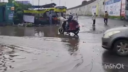 राळेगाव: वडकी येथील राळेगाव चौफुलीवर सातले पावसाचे पाणी वाहन चालक त्रस्त #jansamasya