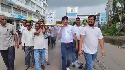 વડોદરા પશ્ચિમ: શહેરમાં લક્ષ્મીપુરા વિસ્તારમાં નિકળી ભ્રષ્ટાચારની સ્મશાન યાત્રા