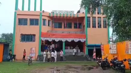 বারাবনী: আসানসোলে BJP-র জেলা কার্যালয়ে করা হল শ্যামাপ্রসাদ মুখোপাধ্যায়ের আবক্ষ মূর্তির উন্মোচন, উপস্থিত বিধায়ক সহ অন্যরা