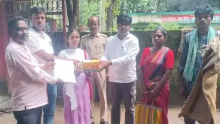 बानो: बड़कादुईल कुसुमबेड़ा गांव में जंगली हाथियों ने दो घर तोड़े, विधायक सुदीप गुड़िया के निर्देश पर तिरपाल उपलब्ध कराया गया