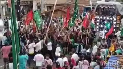 चतरा: मोहर्रम के दसवीं के मौके पर गांगपुर में बाजे-गाजे के साथ जुलूस निकाला गया