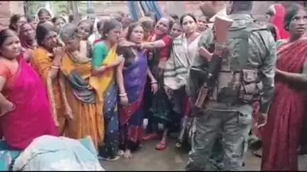 डोमचांच: बेहराडीह गांव में एक विवाहिता ने फांसी लगाकर आत्महत्या की, मायक पक्ष ने ससुराल वालों पर हत्या का आरोप लगाया