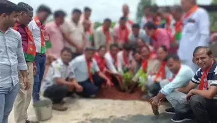 सुवासरा: शामगढ़ में भाजपा मंडल ने मनाई श्यामा प्रसाद मुखर्जी की जयंती, BJP के प्रदेश अध्यक्ष व ज़िला अध्यक्ष भी हुए शामिल