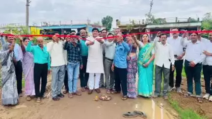 सडक अर्जुनी: धापेवाडा येथे नव्याने बांधलेले प्रवेशद्वार व महिला बचत गट इमारतीचे आमदार विजय रहांगडाले यांच्या हस्ते लोकार्पण