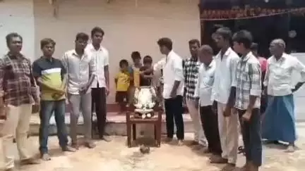 మెదక్: ఏకలవ్యుడి జయంతి సందర్భంగా పట్టణంలో ఆయన చిత్రపటానికి నివాళులర్పించిన ఏకలవ్య సంఘం సభ్యులు