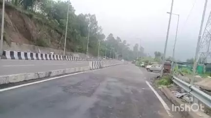 सोलन: चंडीगढ़-शिमला NH-5 पर पुलिस लाइन के समीप 10वीं बार धंसना शुरू हुई सर्विस लेन