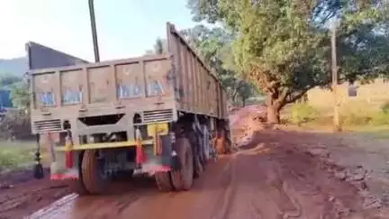 ଚମ୍ପୁଆ: କାଳୀମାଟି ଦୁବୁନା ରାସ୍ତା ଅବସ୍ଥା ଶୋଚନୀୟ, ଶୁଣୁ ନାହିଁ ଖଣି କମ୍ପାନୀ ଓ ପ୍ରଶାସନ #jansamasya