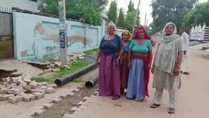 चरखी दादरी: चांगरोड में पेयजल पाइप लाइन के लिए उखाड़ी ग‌ई सड़क के कारण ग्रामीणों को हो रही परेशानी, समाधान की उठाई मांग #jansamasya