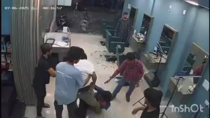 കണയന്നൂർ: നോക്കിയെന്ന് ആരോപിച്ച് ക്രൂര മർദ്ദനം, മാമംഗലത്ത് ഹെയർ സലൂണിൽ യുവാക്കളെ സംഘം ചേർന്ന് ആക്രമിച്ചു